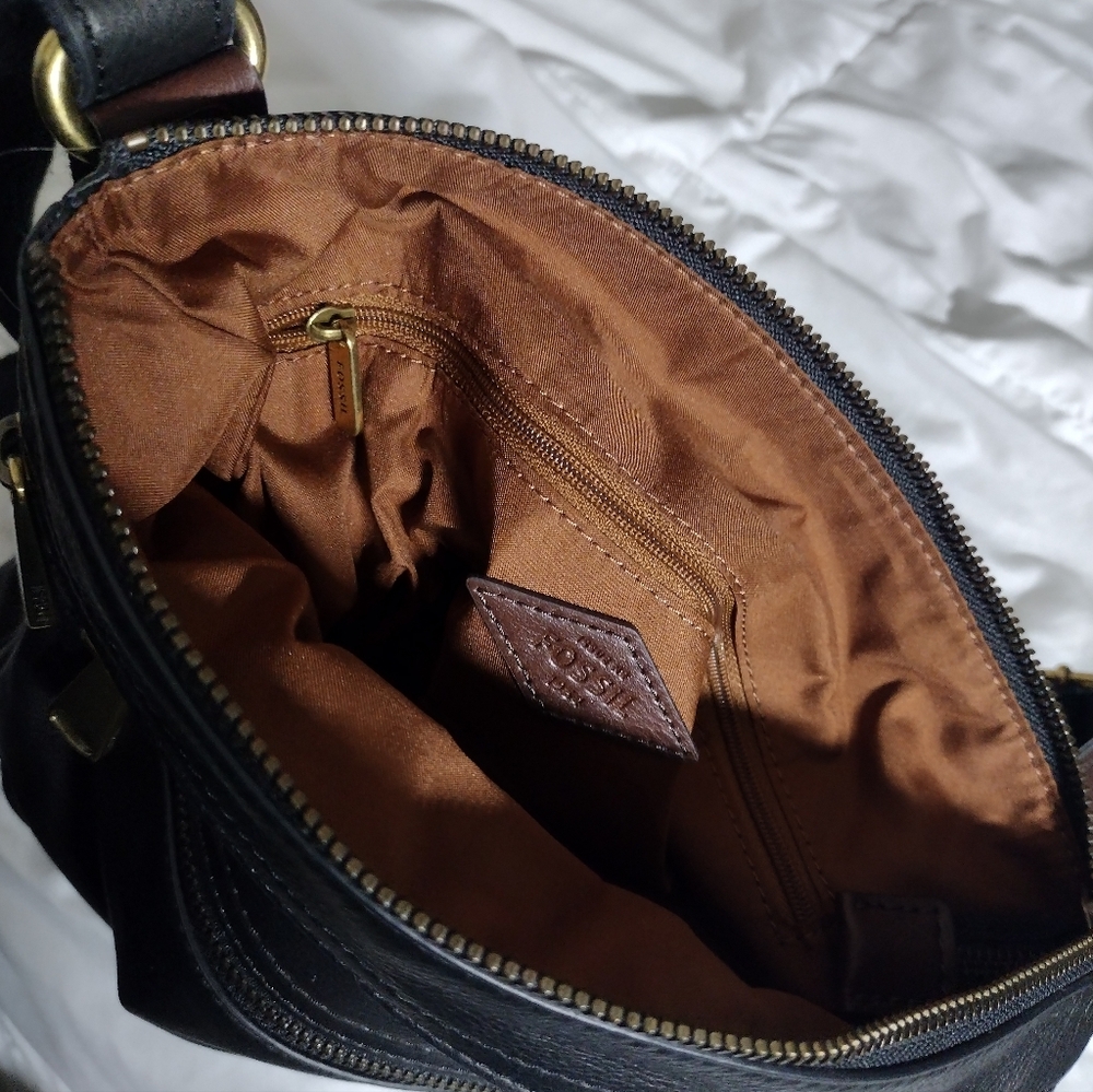 Fossil Black Explorer Crossbody Bag with Gold Hardware - Picture 3 of 6
